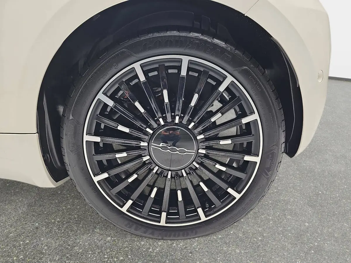 FIAT 500C ELEKTRO 42 KWH LA PRIMA