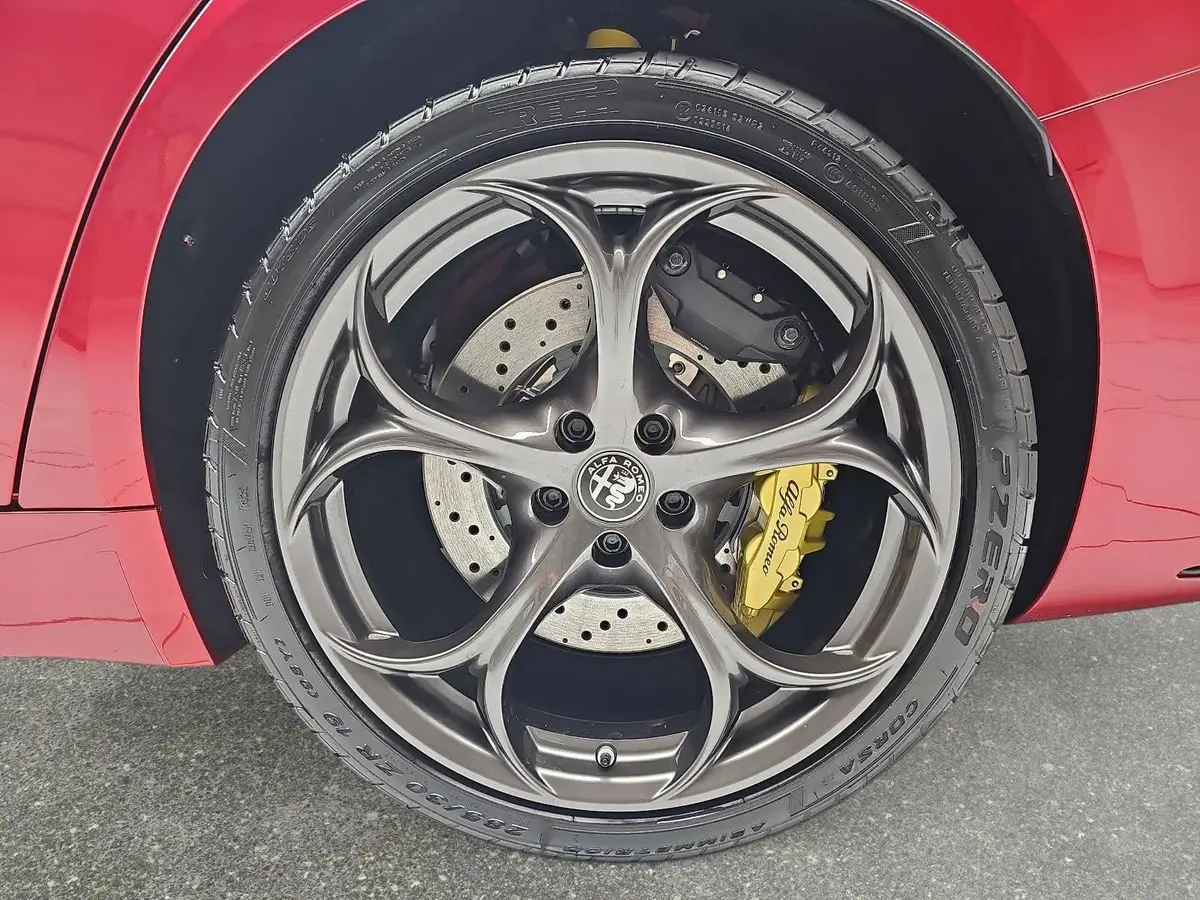 ALFA ROMEO GIULIA 2.9 V6 BI-TURBO QUADRIFOGLIO ORO