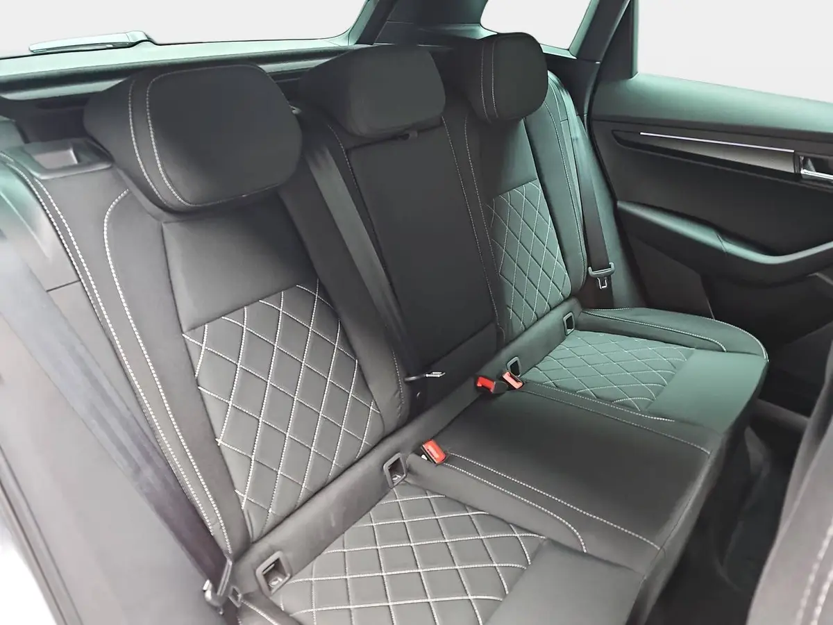 SKODA KAROQ 1.5 TSI DSG SPORTLINE NAVI LED-MATRIX PANO CANTON 