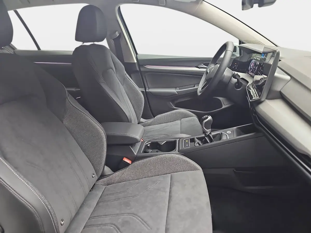 VW GOLF VIII 1.5 TSI LIFE LED ACC KAMERA AHK LM17