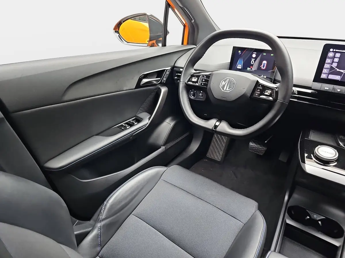 MG MG4 AUTO. 64KWH LUXURY LED KLIMAUTO WINTER