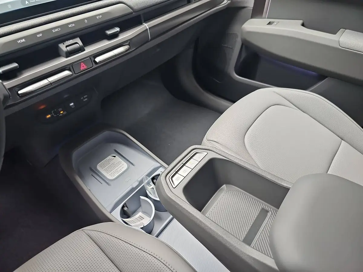 KIA EV3 81.4 KWH EARTH MJ26 WINTER BUSIN. UPGRADE DRIVEWISE-PARK DESIGN SOUND