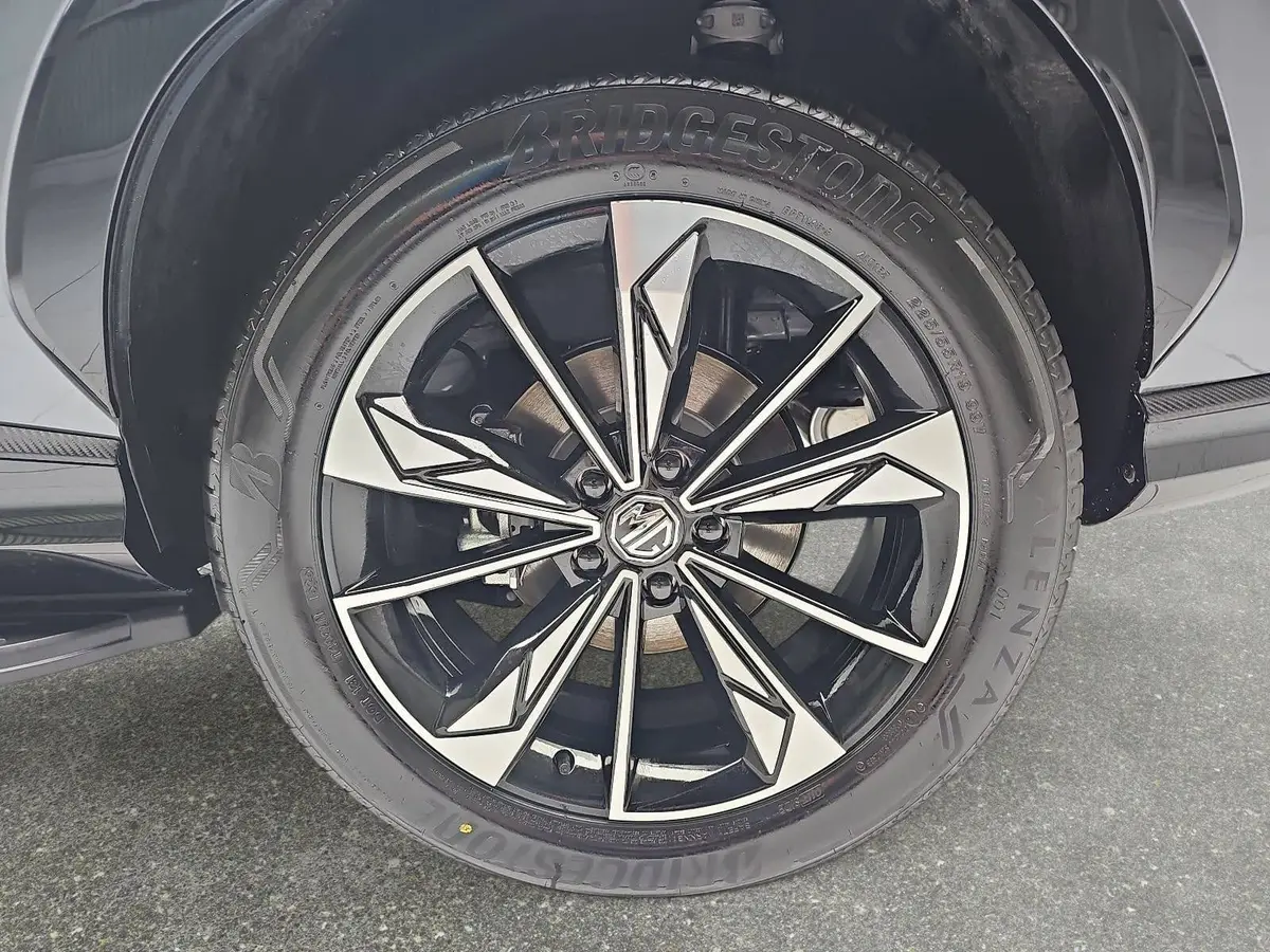 MG HS 1.5 PLUG-IN-HYBRID MY25.5 LUXURY LEDER 360-GRAD-KAMERA 19-ZOLL-LM