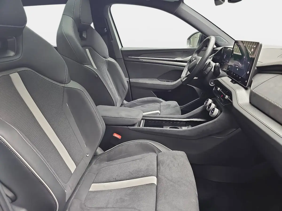 SKODA KODIAQ 1.5 TSI DSG SPORTLINE NAVI LED PANO 7-SITZE KAMERA