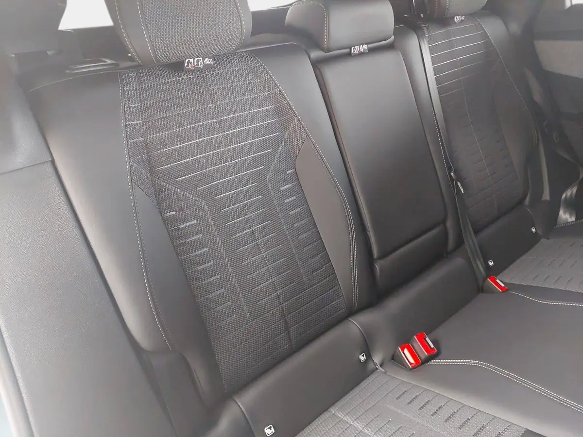 PEUGEOT 3008 1.2 HYBRID 145 E-DSC6 GT NAVI KLIMA LED AHK LM19