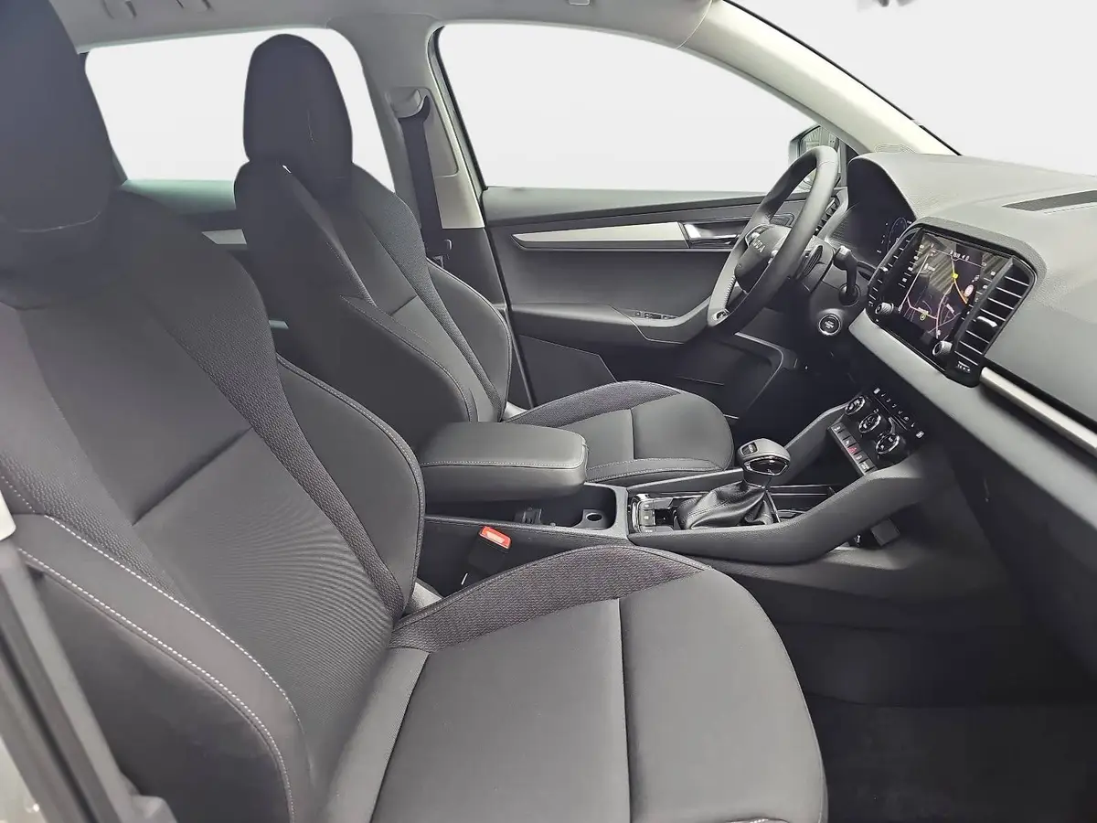 SKODA KAROQ 1.5 TSI DSG SELECTION LED ACC AHK