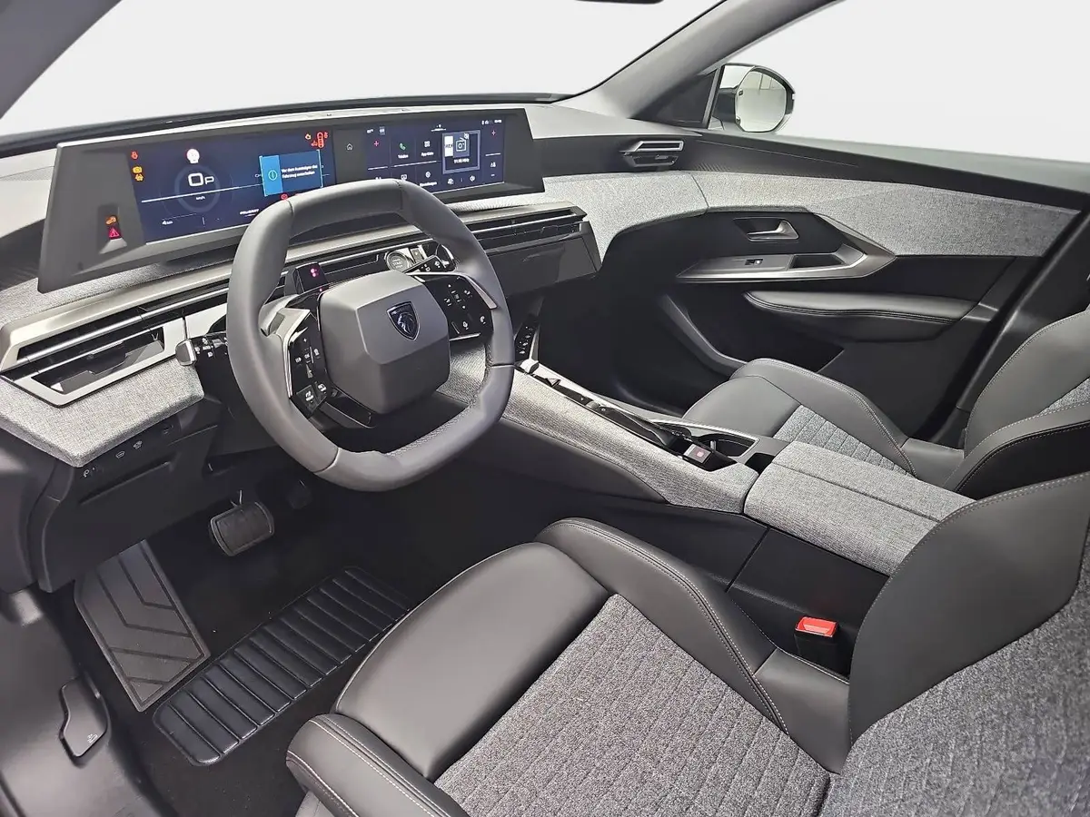 PEUGEOT 5008 1.2 HYBRID 145 E-DSC6 ALLURE KLIMA LED 7-S DAB 360