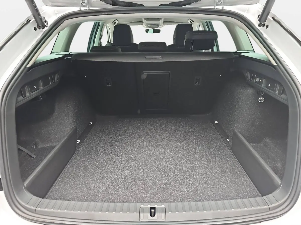 SKODA OCTAVIA COMBI 1.5 TSI E-TEC DSG SELECTION NAVI LED ACC WINTER AH