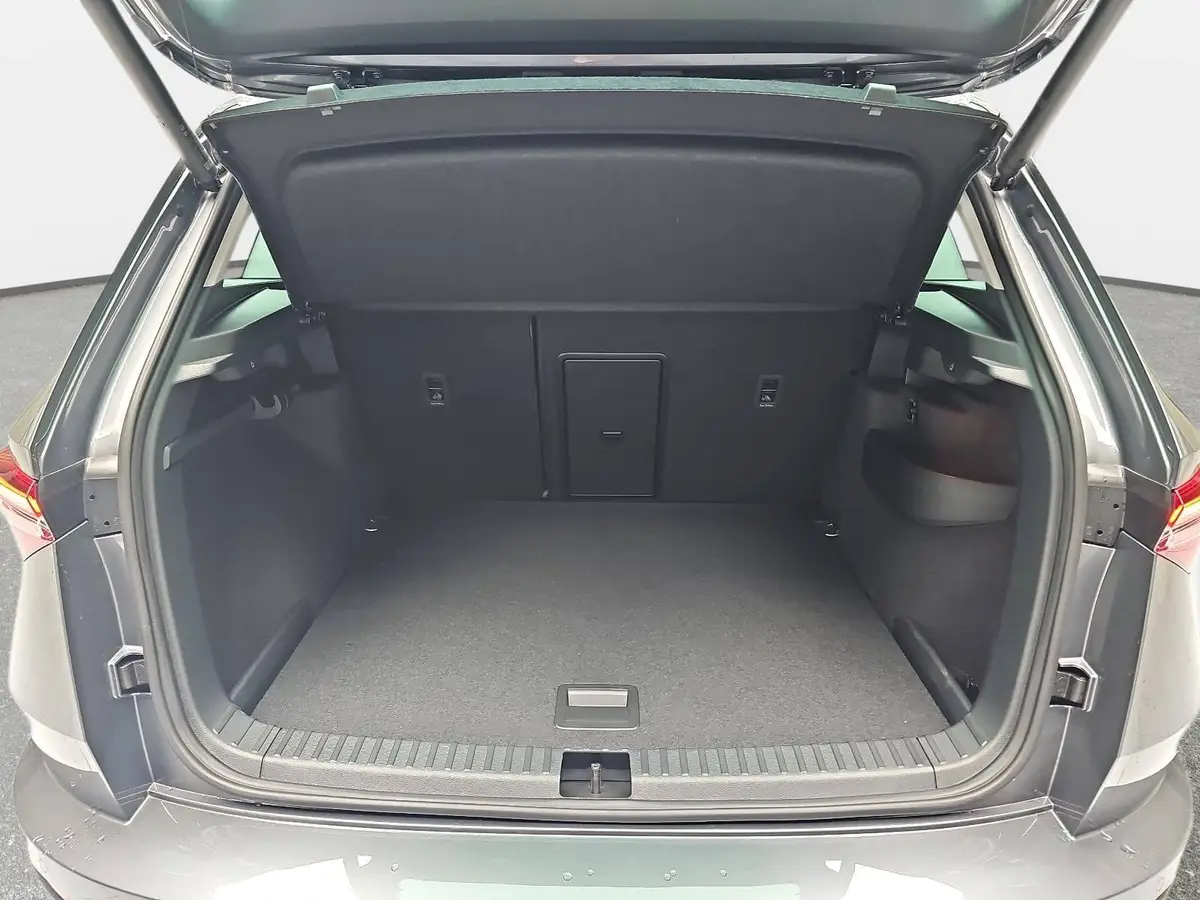 SKODA KAROQ 1.5 TSI DSG SELECTION LED ACC AHK