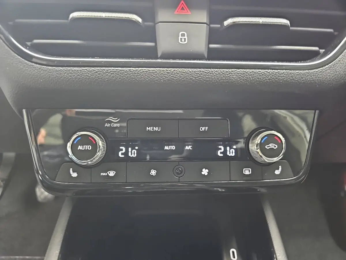 SKODA KAMIQ 1.0 TSI SELECTION KAMERA AHK LM