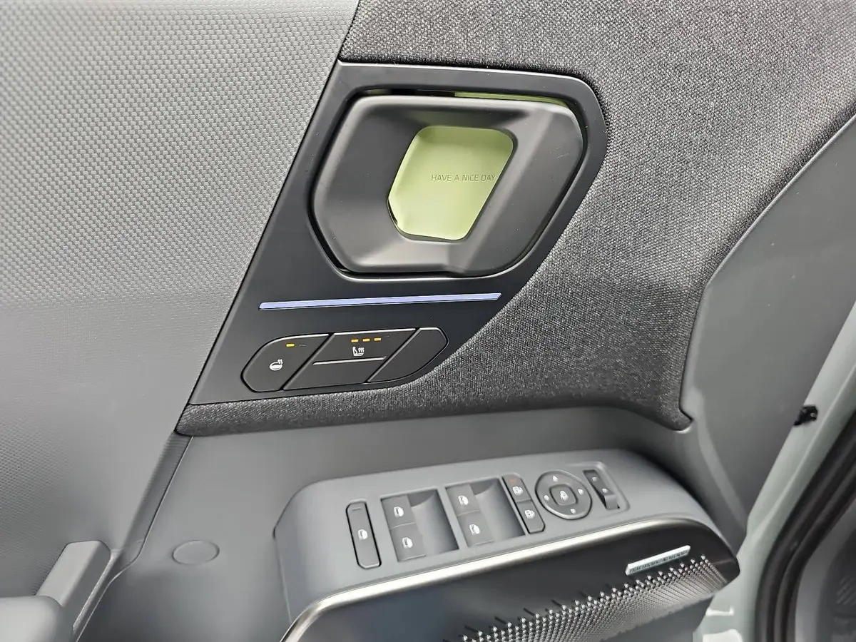 KIA EV2 42.2 KWH EARTH MJ27 WINTER-CONNECT TECHNOLOGY DRIVEWISE-PARK DESIGN