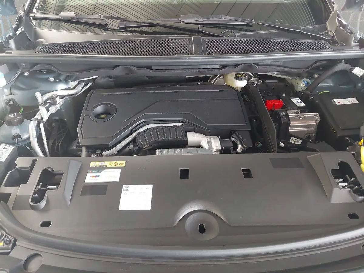 PEUGEOT 3008 1.2 HYBRID 145 E-DSC6 GT NAVI KLIMA LED AHK LM19