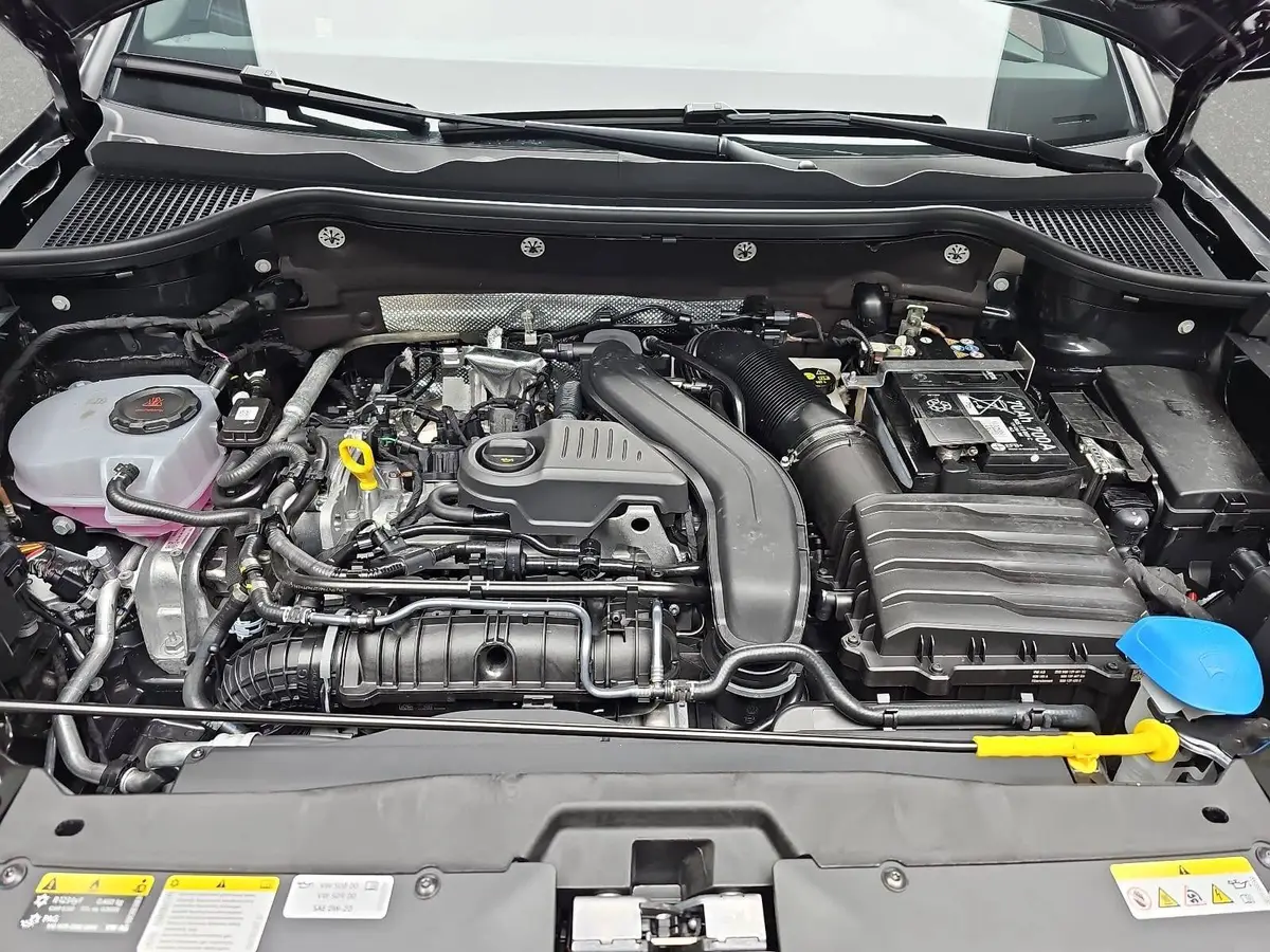 SKODA KAROQ 1.5 TSI DSG SPORTLINE NAVI LED-MATRIX PANO CANTON 