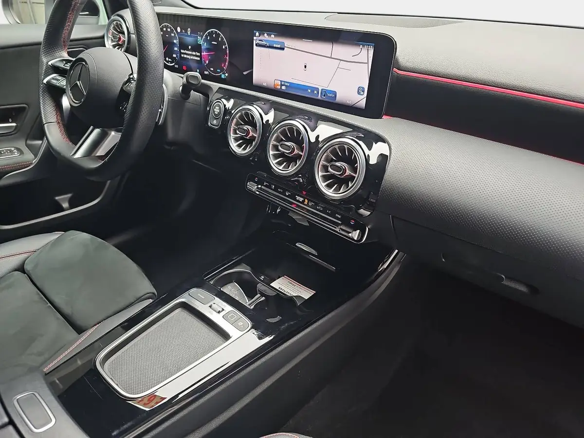 MERCEDES-BENZ A 180 DCT AMG LINE NAVI LED MBUX WINTER KAMERA LM18