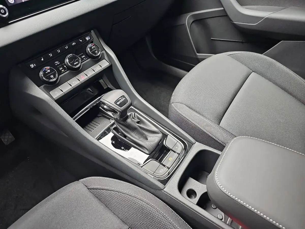 SKODA KAROQ 2.0 TDI DSG DRIVE NAVI LED AHK LM