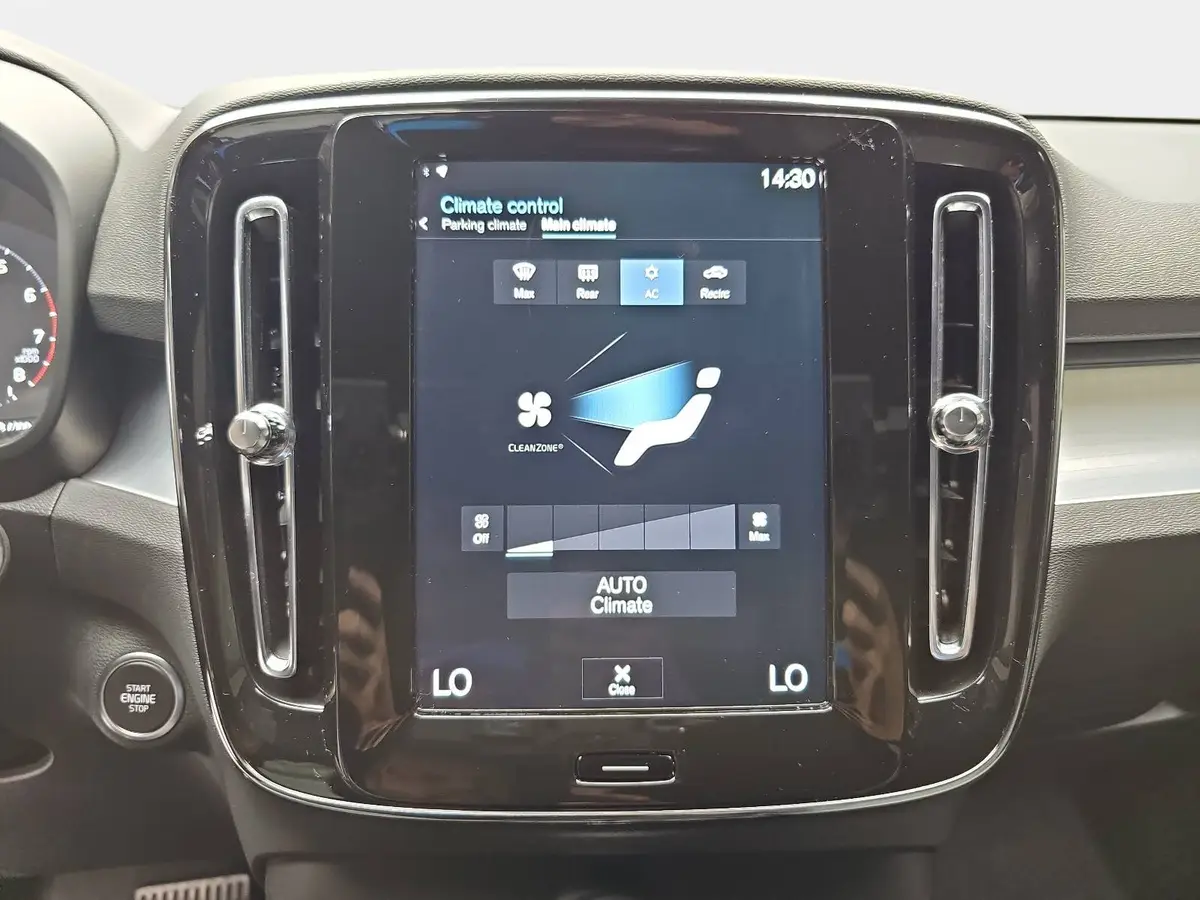 VOLVO XC40 T2 2WD AUTO. CORE NAVI LED EL.HECKKL. PDC KAMERA L