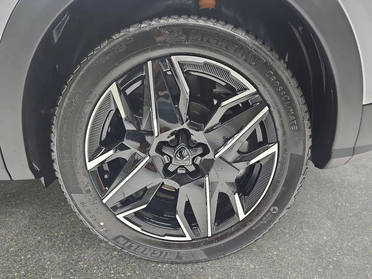 PEUGEOT 3008 1.2 HYBRID 145 E-DSC6 GT NAVI KLIMA LED AHK LM19