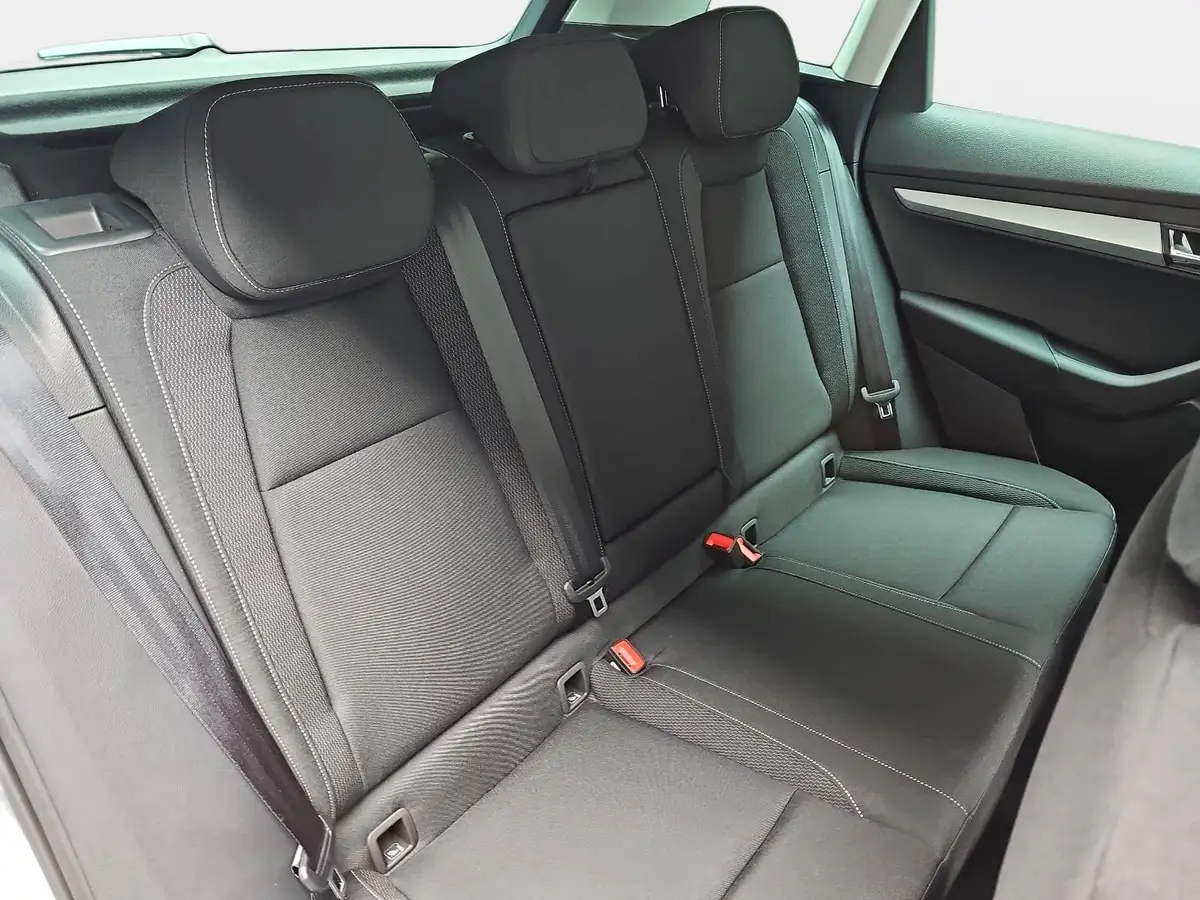 SKODA KAROQ 1.5 TSI DSG SELECTION NAVI LED ACC WINTER KAMERA A