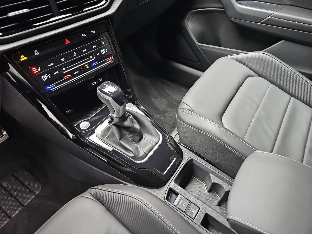 VW T-ROC 2.0 TDI DSG R-LINE NAVI LED MATRIX PANO ACC DCC AH