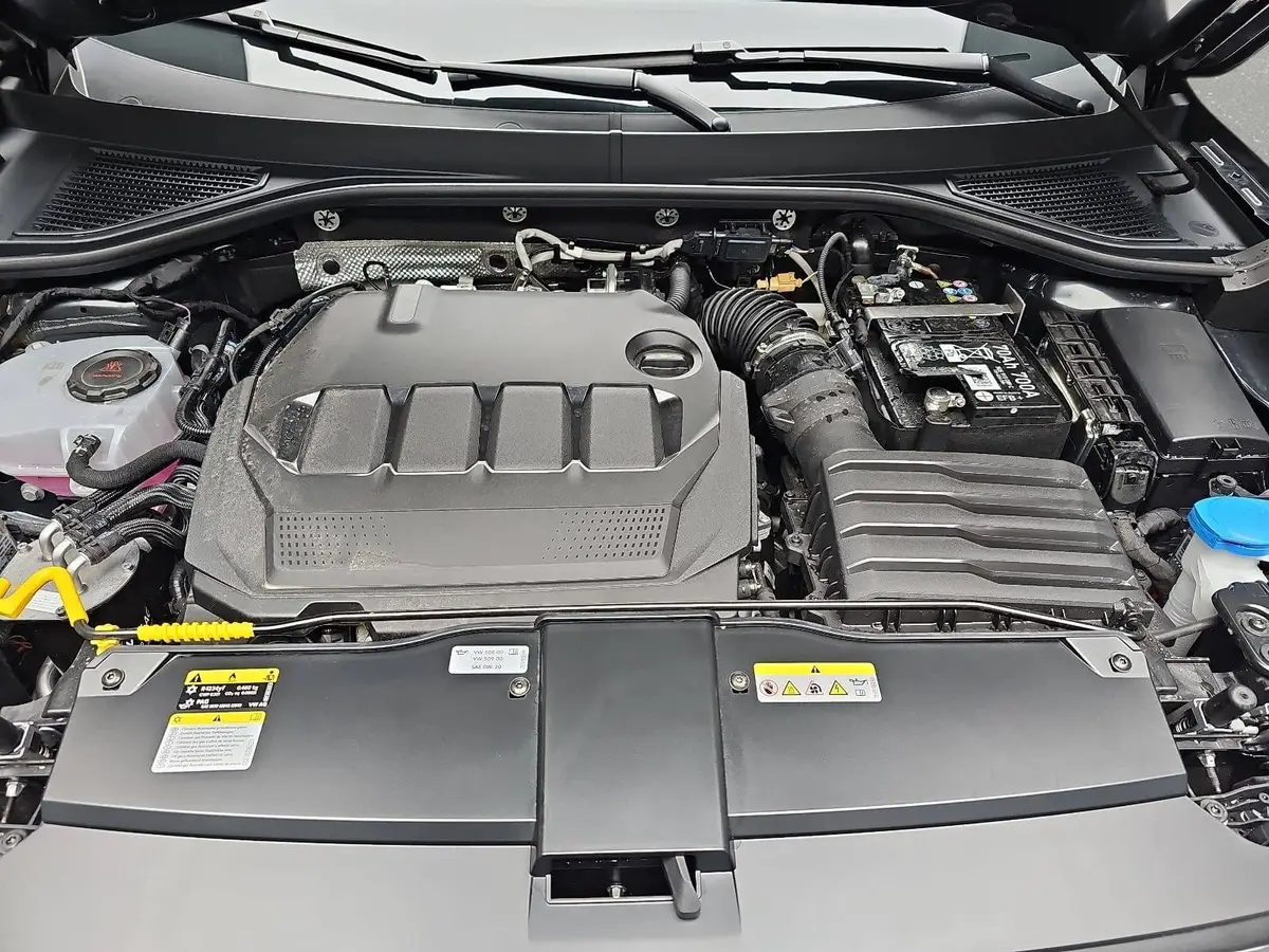 VW T-ROC 2.0 TDI DSG R-LINE NAVI LED MATRIX PANO ACC DCC AH