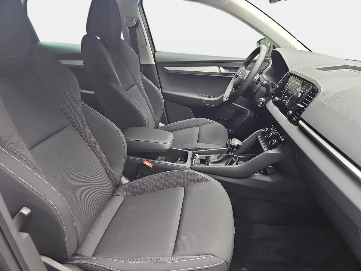 SKODA KAROQ 1.5 TSI DSG SELECTION LED ACC AHK