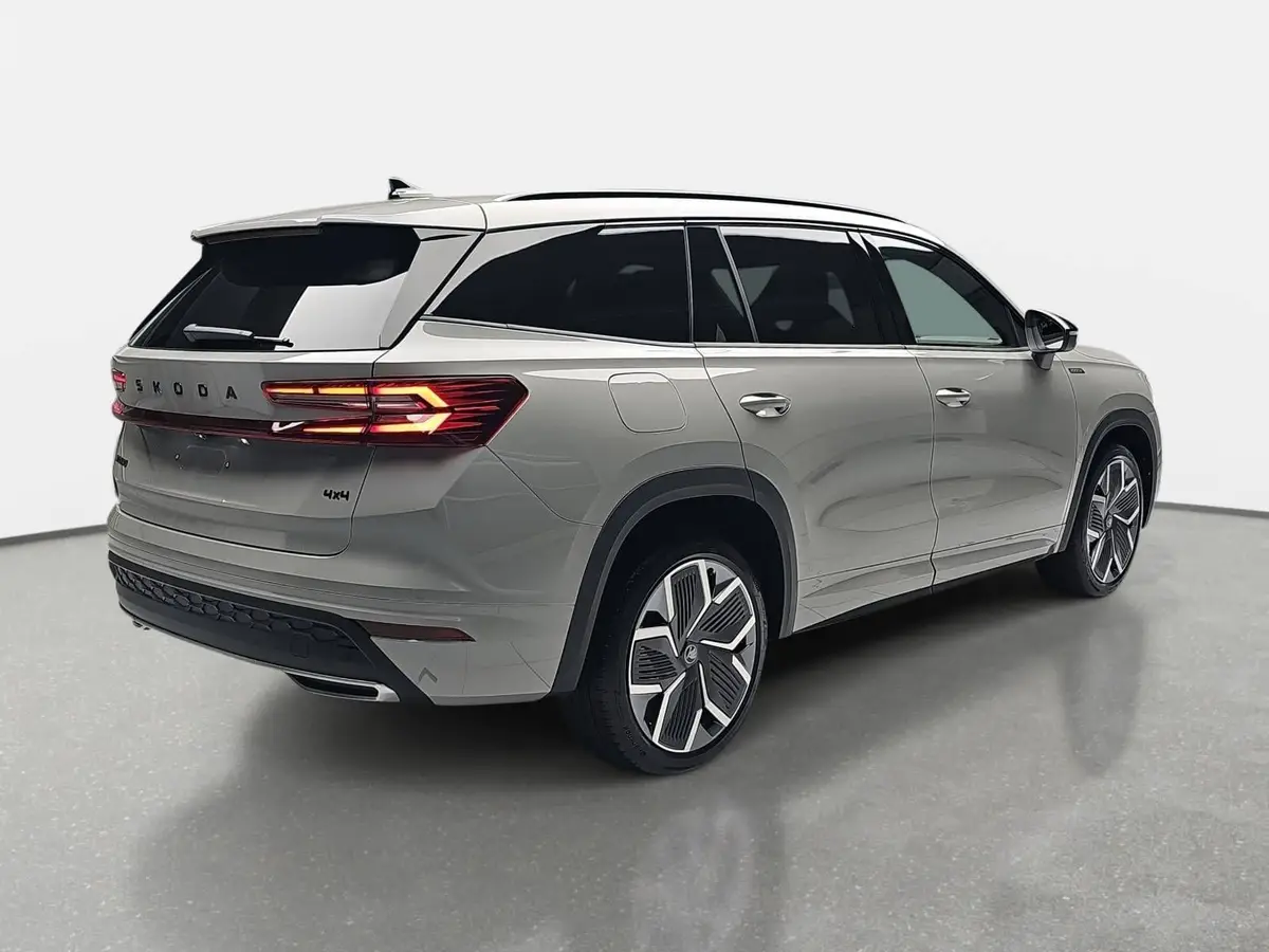SKODA KODIAQ 2.0 TSI DSG SPORTLINE 4X4 PANO LED AHK