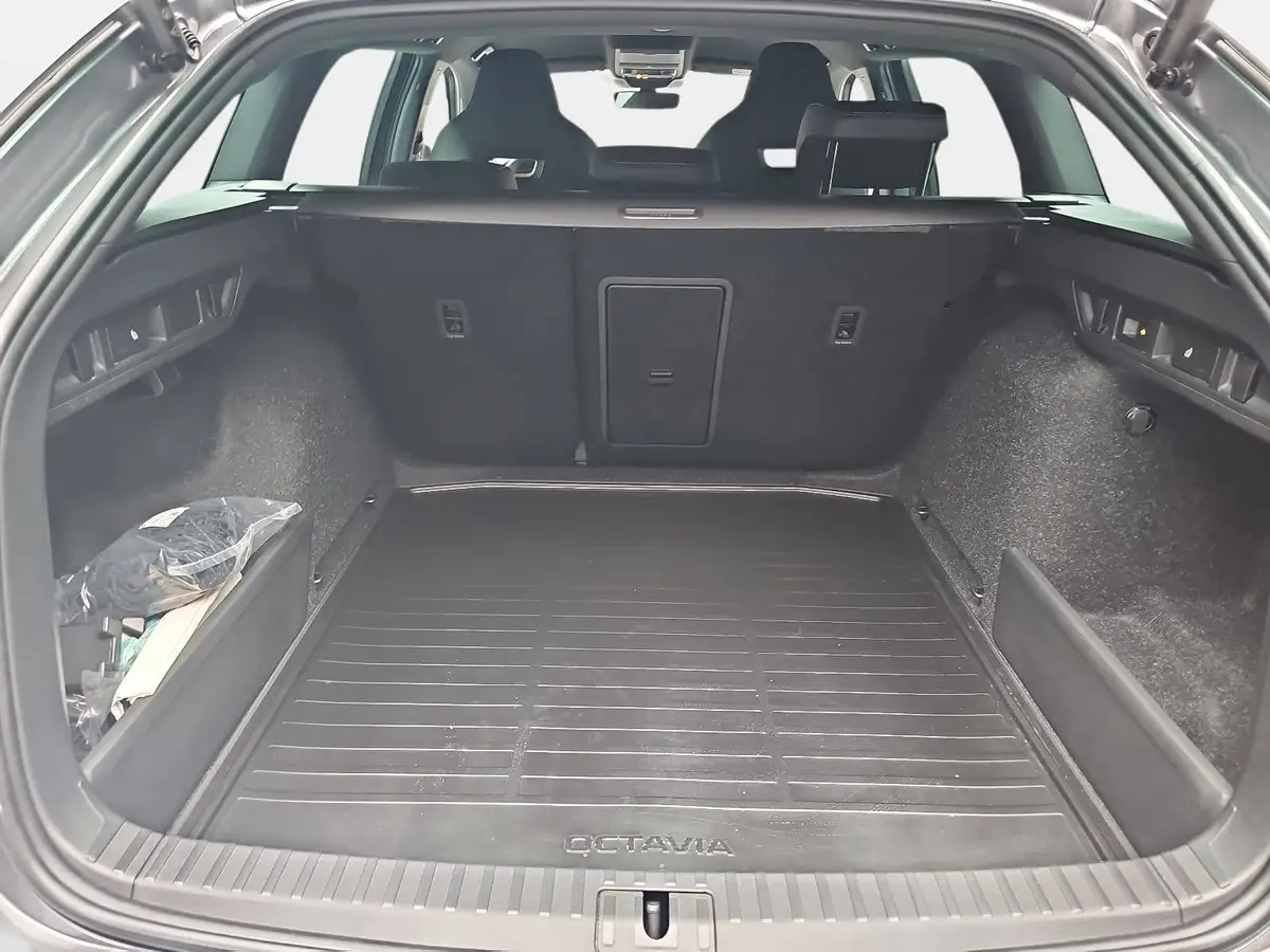 SKODA OCTAVIA COMBI 2.0 TDI DSG SPORTLINE NAVI LED