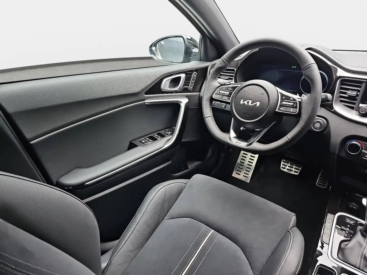 KIA XCEED 1.6 T-GDI 150 DCT GT-LINE MJ26 LEDER GLASDACH