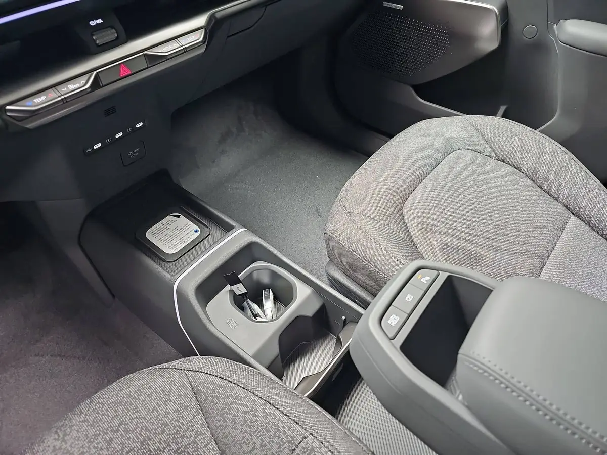 KIA EV2 42.2 KWH EARTH MJ27 WINTER-CONNECT TECHNOLOGY DRIVEWISE-PARK DESIGN