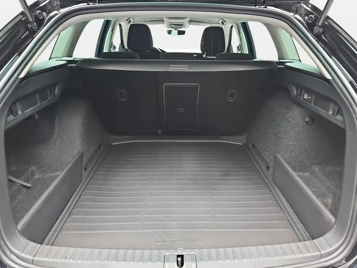 SKODA OCTAVIA COMBI 1.5 TSI DSG 130 JAHRE KLIMAAUTO LED SMARTLINK KAME