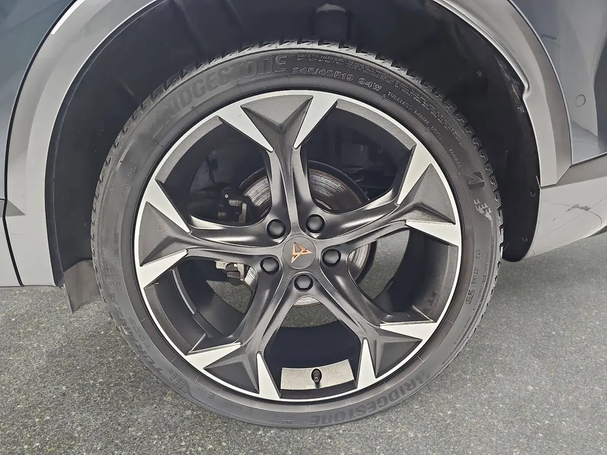 CUPRA FORMENTOR 1.4 E-HYBRID DSG MATRIX PANO AHK