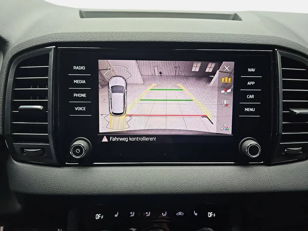 SKODA KAROQ 2.0 TDI DSG SPORTLINE 4X4 NAVI LED