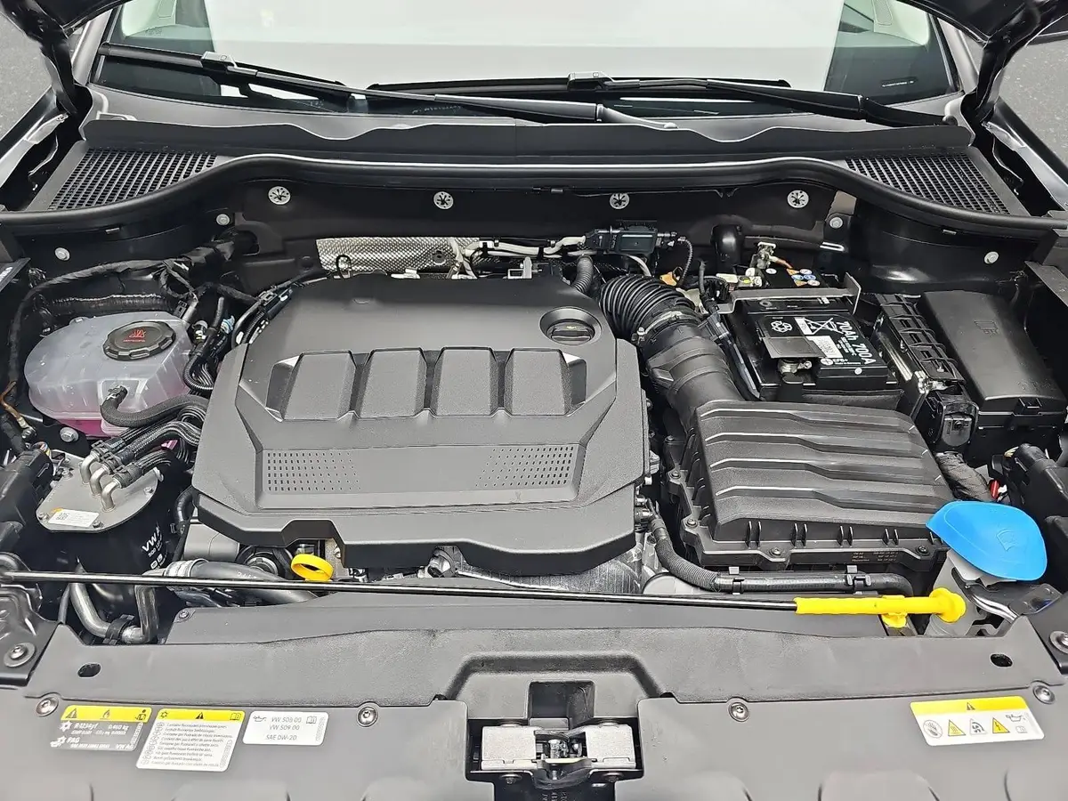 SKODA KAROQ 2.0 TDI DSG DRIVE NAVI LED AHK LM
