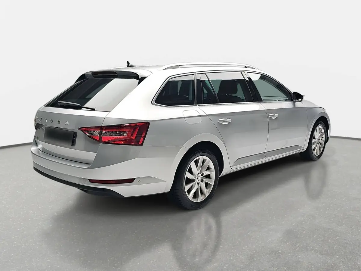 SKODA SUPERB COMBI 2.0 TDI DSG STYLE NAVI LED