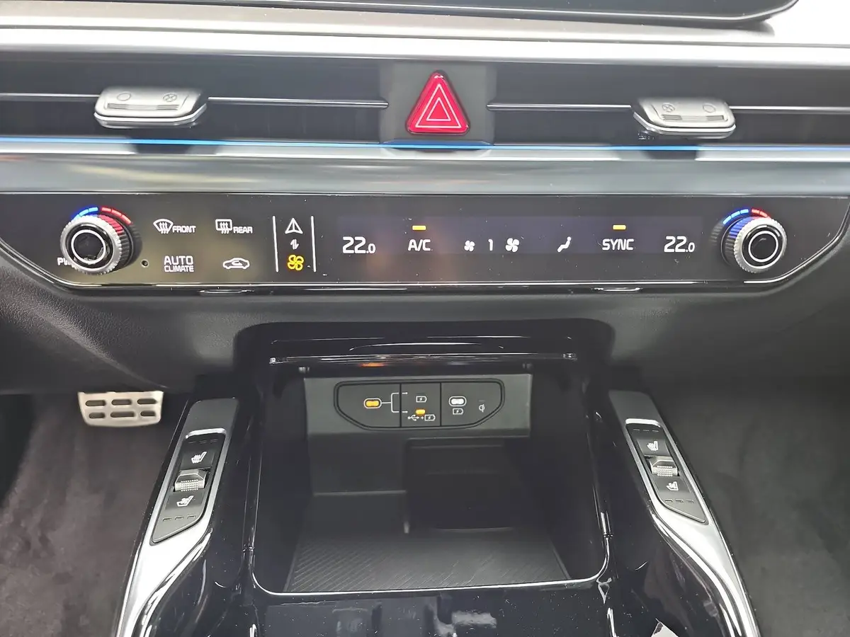 KIA SORENTO 2.2 CRDI AWD DCT8 PLATINUM LEDER NAPPA PREMIUM GLASDACH AHK