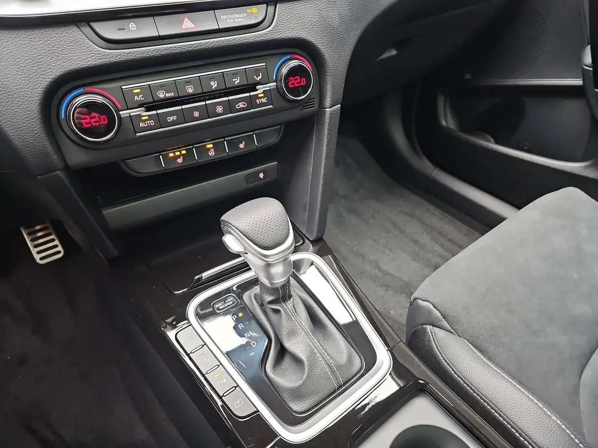 KIA XCEED 1.6 T-GDI 180 DCT GT-LINE MJ26 LEDER GLASDACH