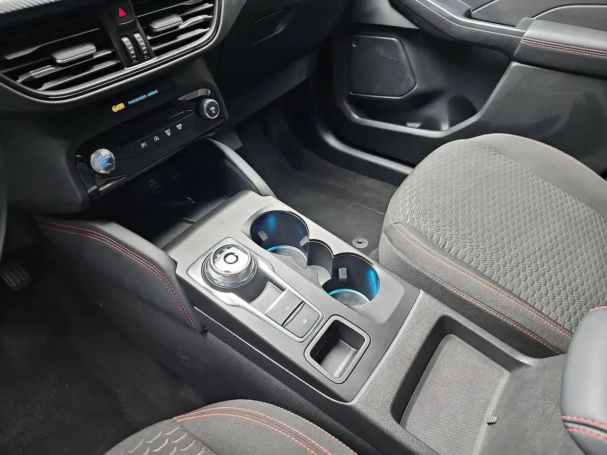 FORD KUGA 1.5 EB AUTO. ST-LINE NAVI LED KLIMAAUTO WINTER SIC