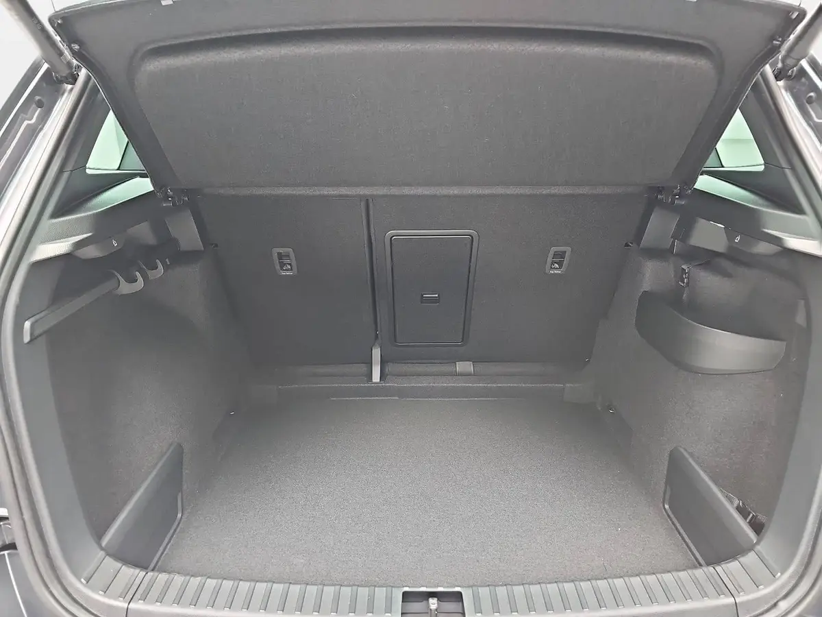 SKODA KAROQ 1.5 TSI DSG SPORTLINE NAVI LED-MATRIX PANO CANTON 