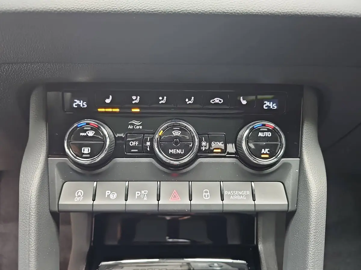 SKODA KAROQ 1.5 TSI DSG SPORTLINE NAVI LED-MATRIX PANO WINTER 