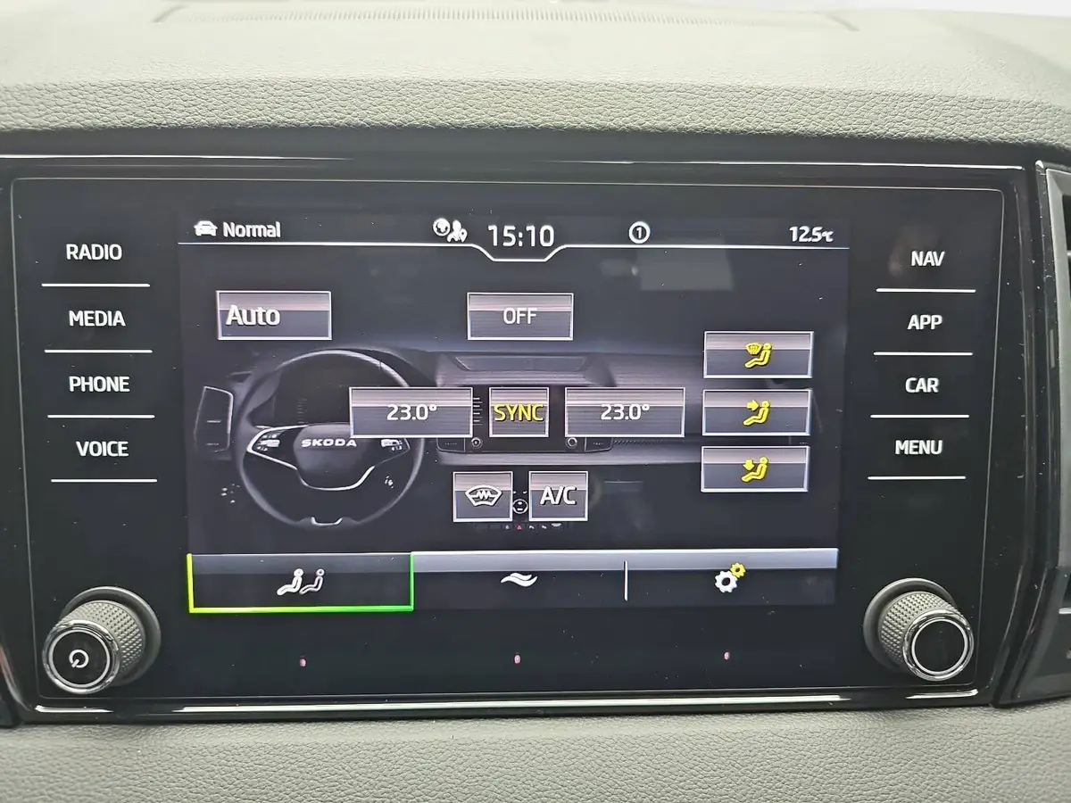 SKODA KAROQ 1.5 TSI DSG SPORTLINE NAVI LED-MATRIX PANO CANTON