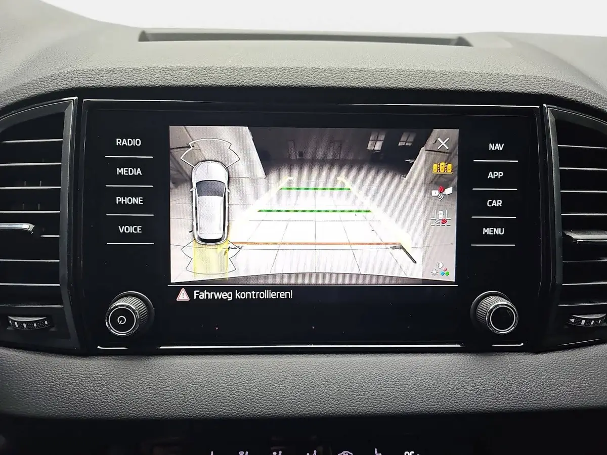 SKODA KAROQ 1.5 TSI DSG SELECTION LED ACC AHK