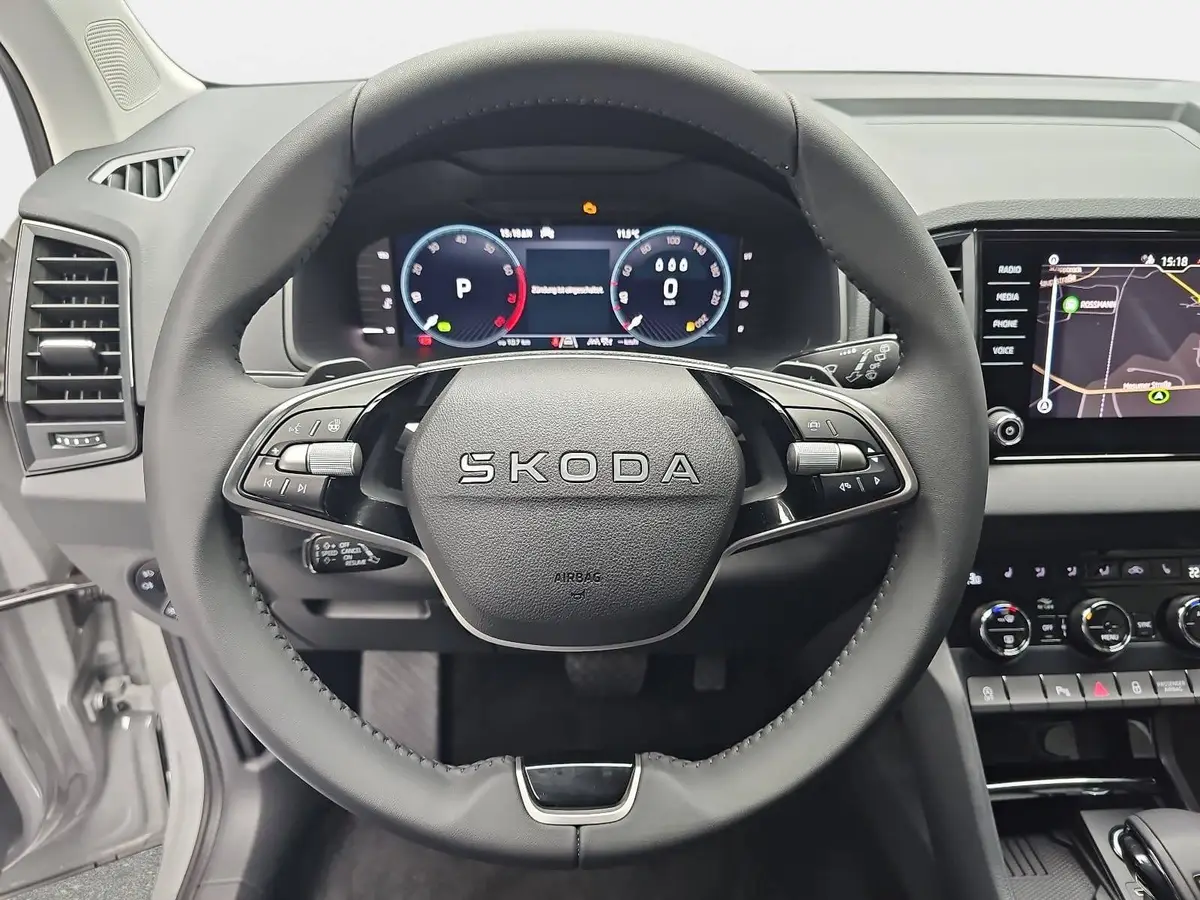 SKODA KAROQ 1.5 TSI DSG SELECTION LED ACC AHK