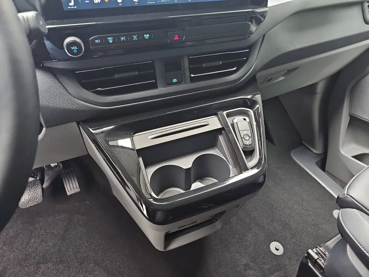 FORD TOURNEO CUSTOM 2.0 ECOBLUE AUTO. L1 TITANIUM X NAVI LED AHK
