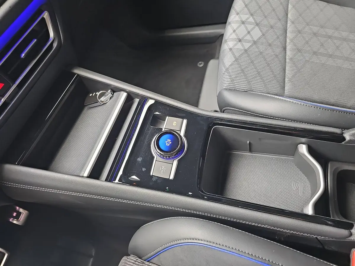 VW TIGUAN 1.5 ETSI DSG R-LINE NAVI LED-MATRIX HUD IQ-DRIVE P