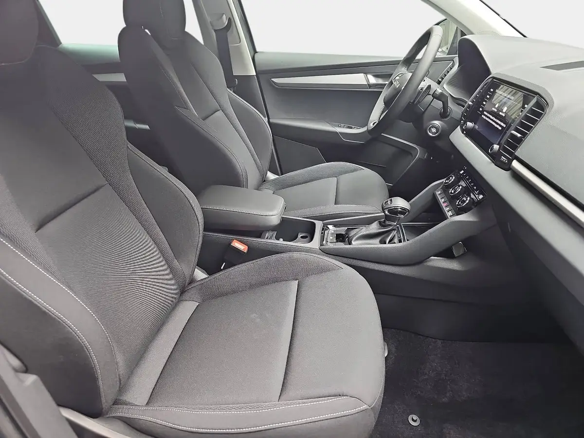 SKODA KAROQ 1.5 TSI DSG 130 JAHRE LED KLIMAAUTO SMARTLINK PDC 