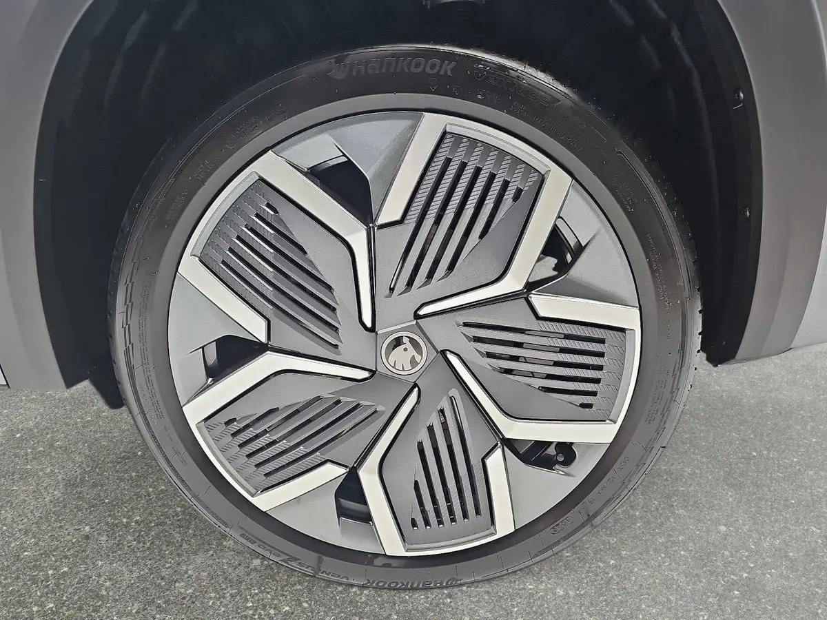 SKODA KODIAQ 1.5 TSI DSG IV PHEV SPORTLINE AHK PANO LM