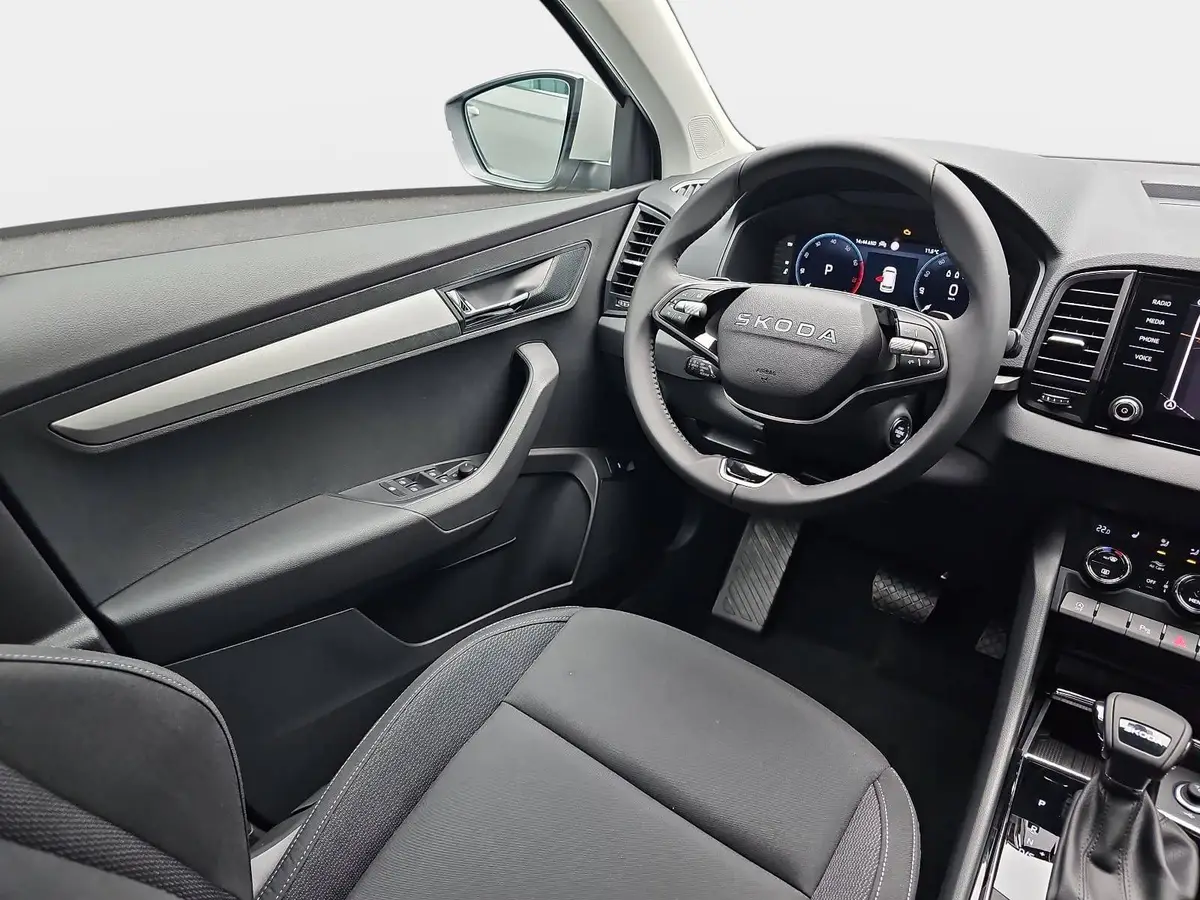 SKODA KAROQ 1.5 TSI DSG SELECTION LED AHK LM