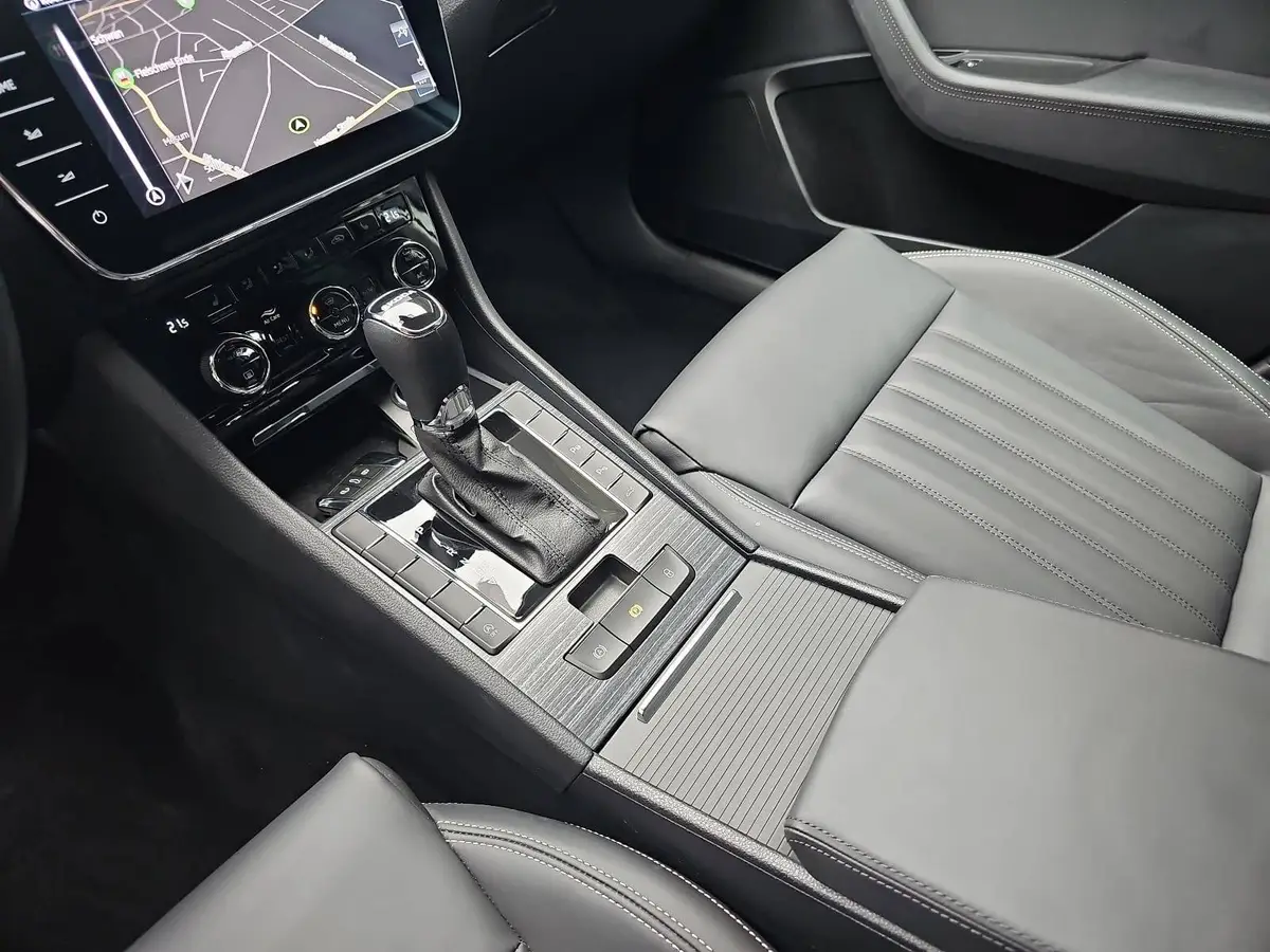 SKODA SUPERB COMBI 2.0 TDI DSG STYLE NAVI LED
