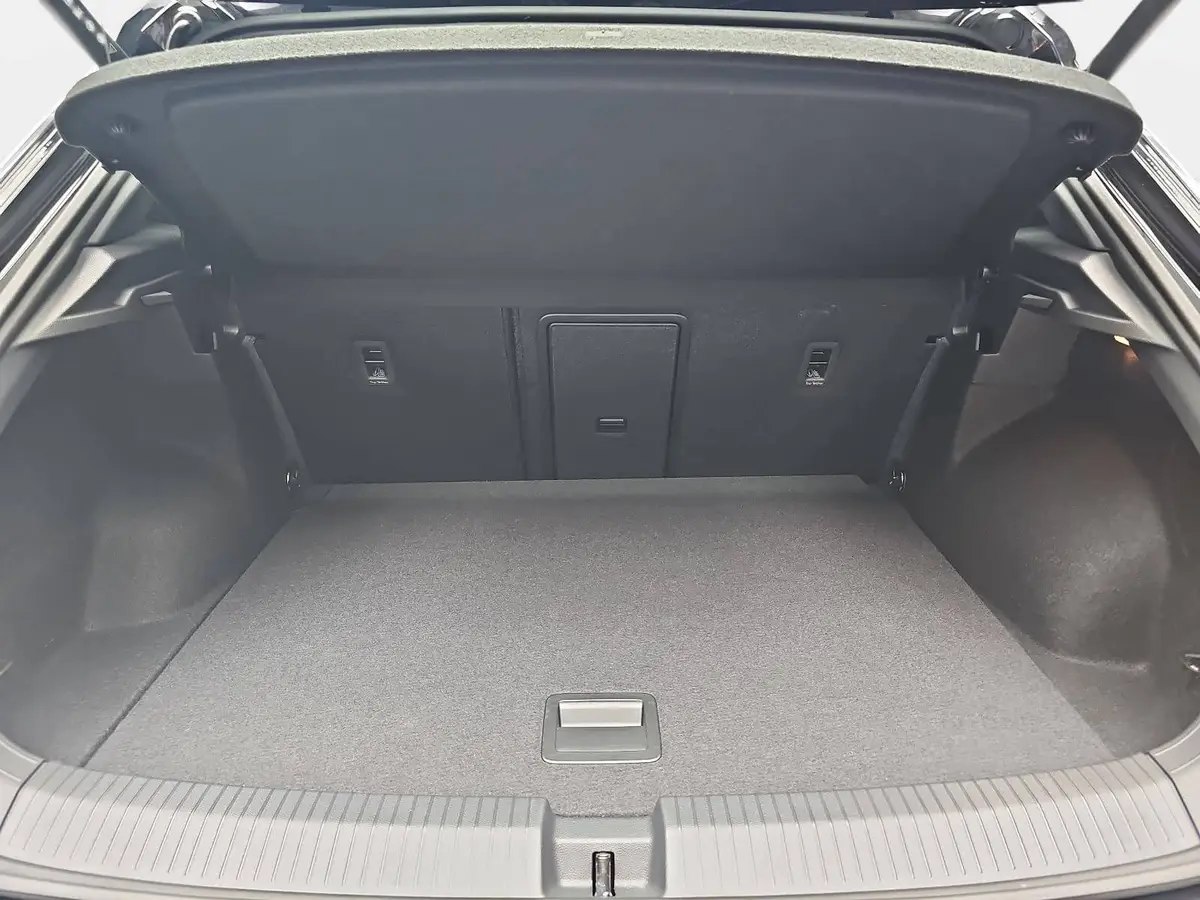VW T-ROC 1.5 TSI DSG R-LINE NAVI LED LM17