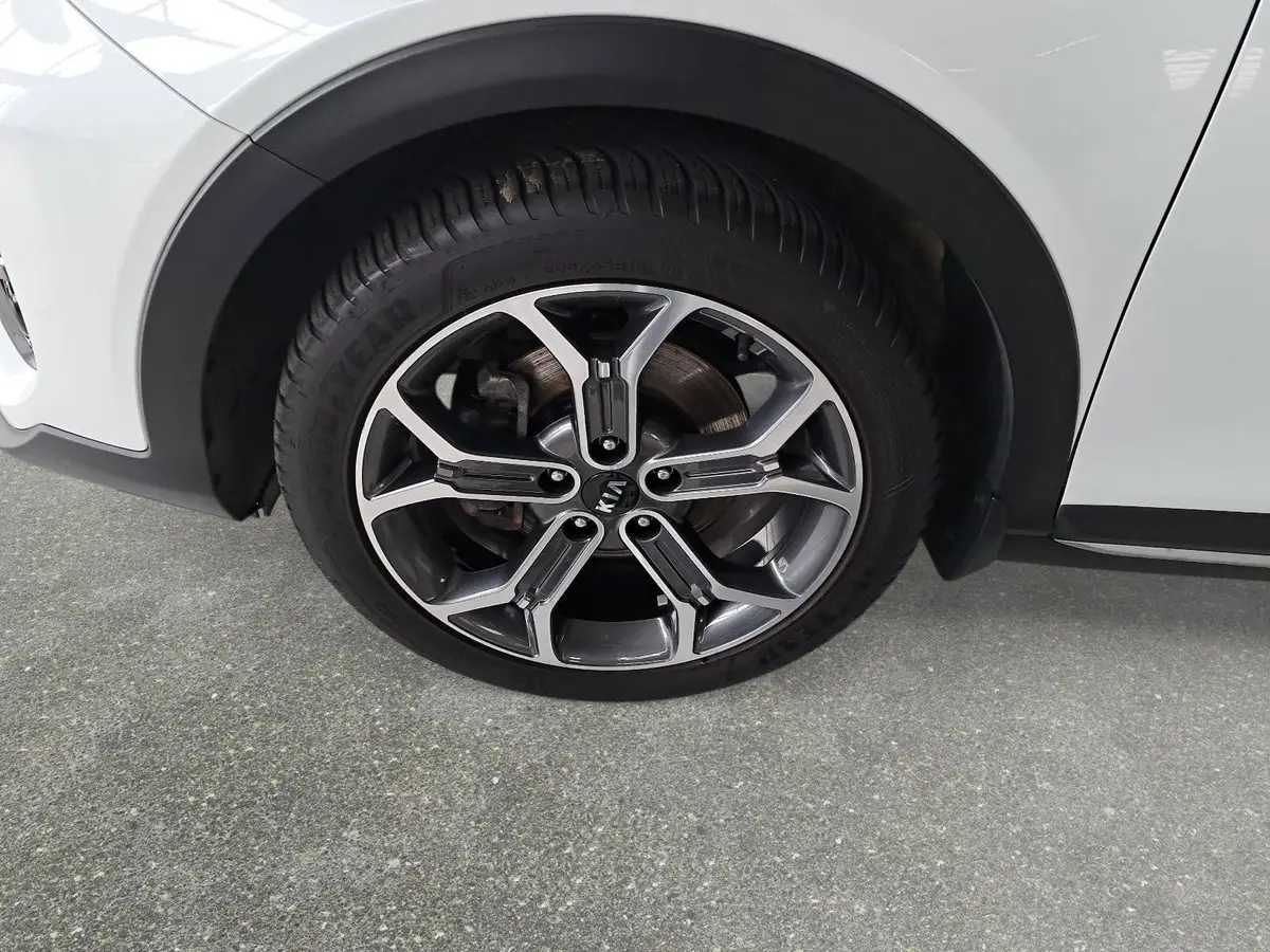 KIA XCEED 1.4 T-GDI JBL SOUND EDITION NAVI LED